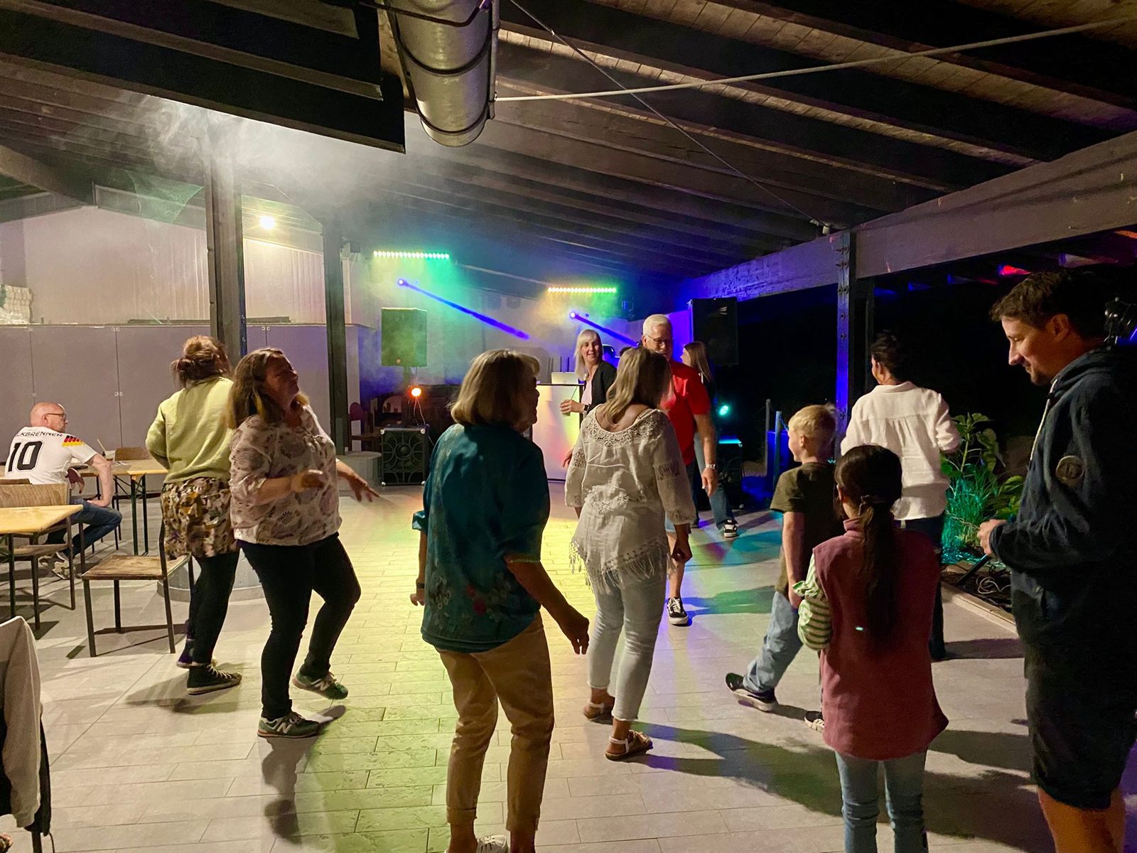 Open-Air-Party bei Nacht